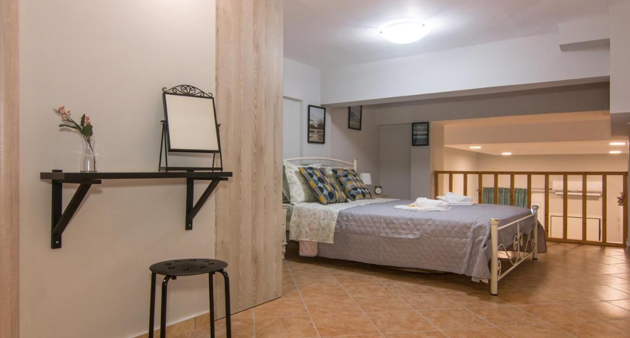 コルフ島Loft Renovated Flat 5' From The Old Town Corfuアパートメント エクステリア 写真